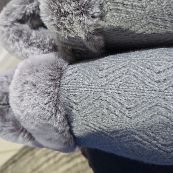 Bob's Cozy Women's Gray Faux-Fur Lined Slip-On Slippers, Size 8 - Picture 3 of 5